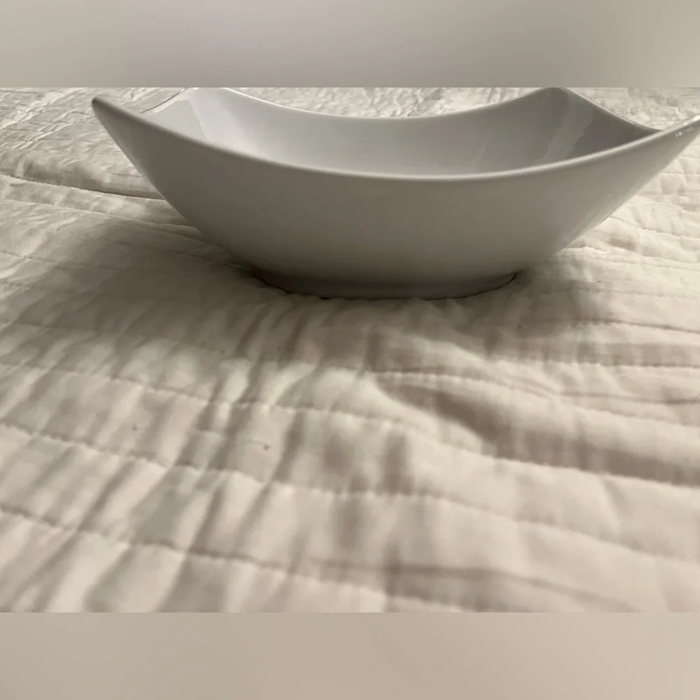 Fitz & Floyd white serving bowl